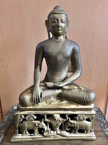 Buddha shakyamuni auf hohem - buddha,