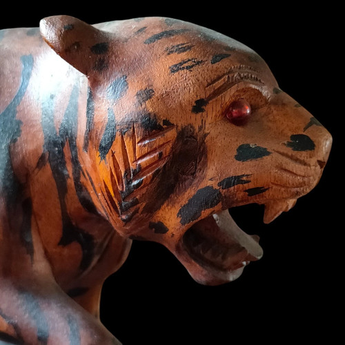 Handgeschnitzter tiger aus - handgeschnitzter,