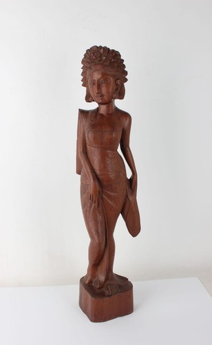 Junge frau große holzfigur - junge,