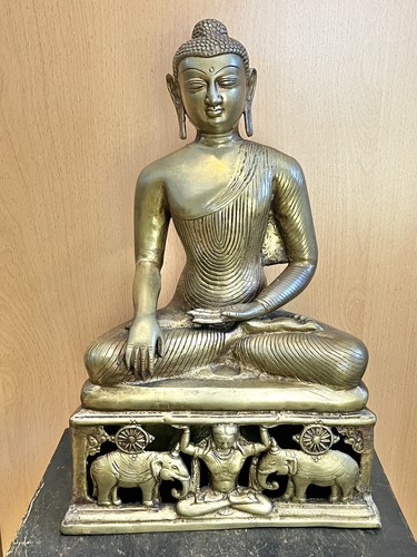 Buddha shakyamuni auf hohem - buddha,